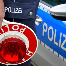 Polizeikelle Halt Polizei