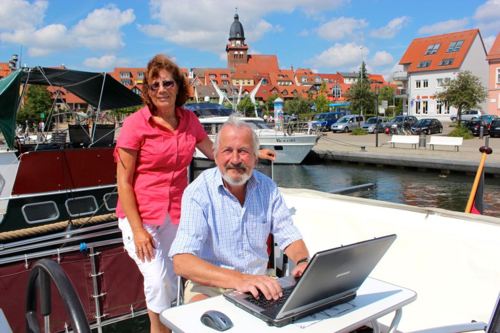 Helmold und Helene Swoboda im Warener Hafen.