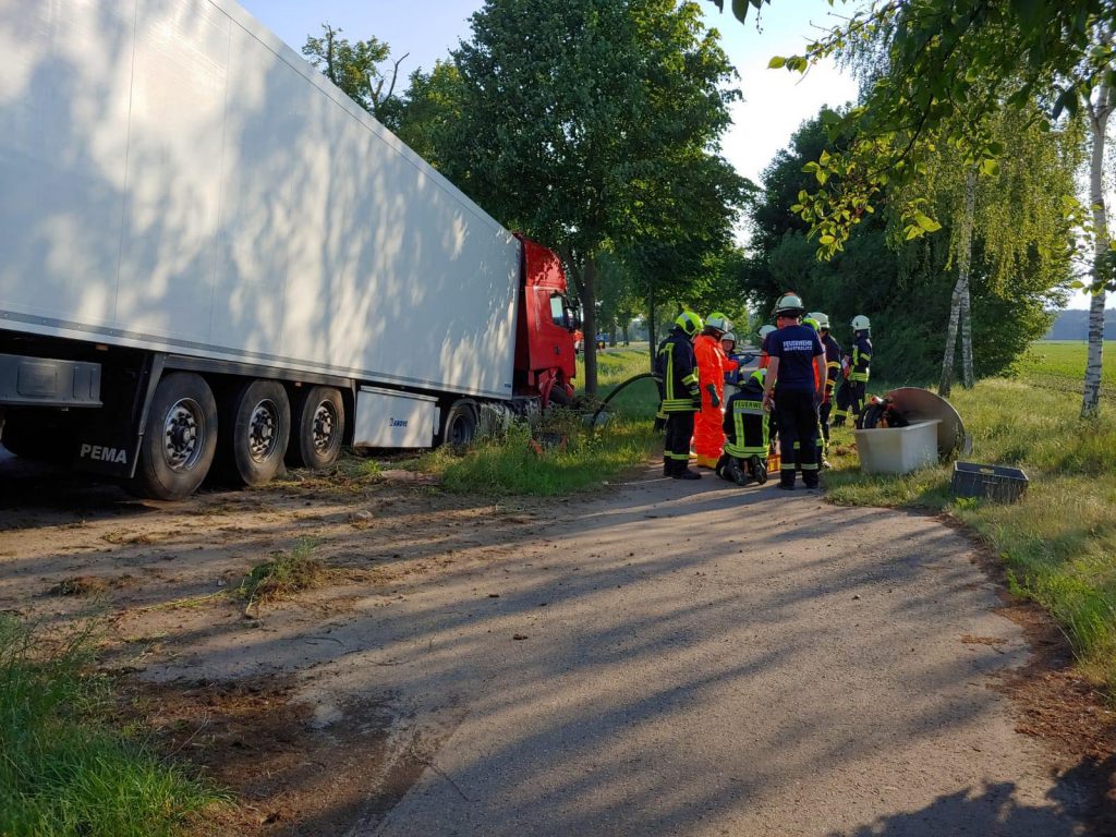 Laster landet im Graben – Tank beschädigt » Wir sind MüritzerWir sind ...